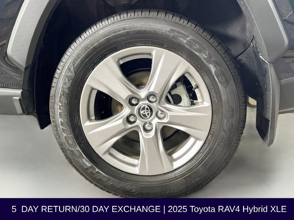Used 2025 Toyota RAV4 XLE AWD/4WD image 34
