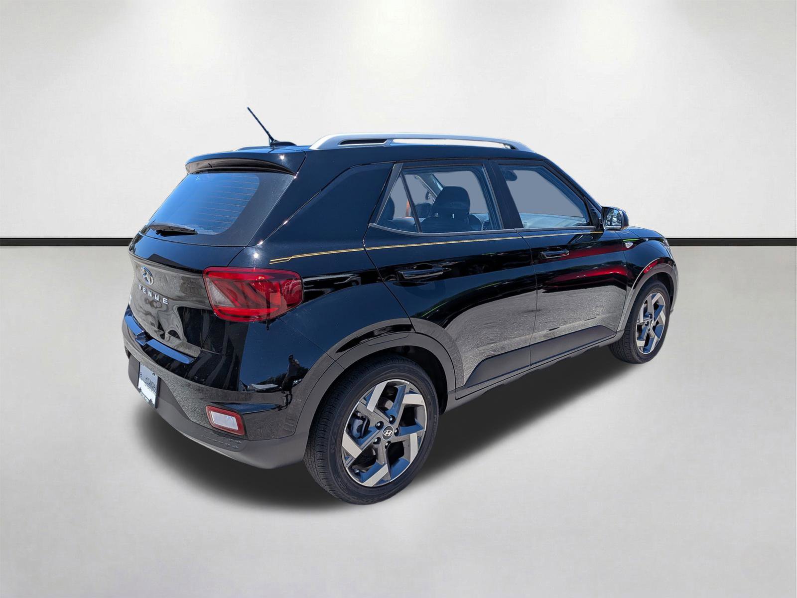 Used 2023 Hyundai Venue SEL FWD image 4
