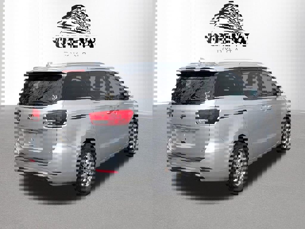 Used 2017 Kia Sedona LX w/ LX Essentials Premium Package image 4