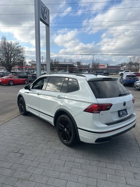 Used 2022 Volkswagen Tiguan SE R-Line image 16