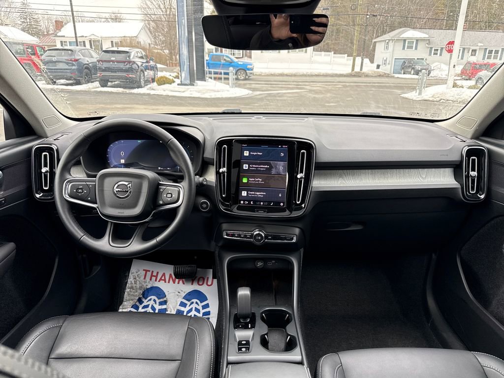 Used 2025 Volvo XC40 B5 Core image 14