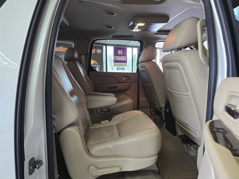 Used 2010 Cadillac Escalade ESV Premium AWD/4WD image 18