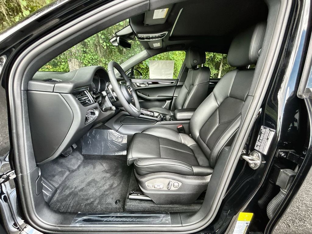 Certified 2026 Porsche Macan AWD/4WD image 7