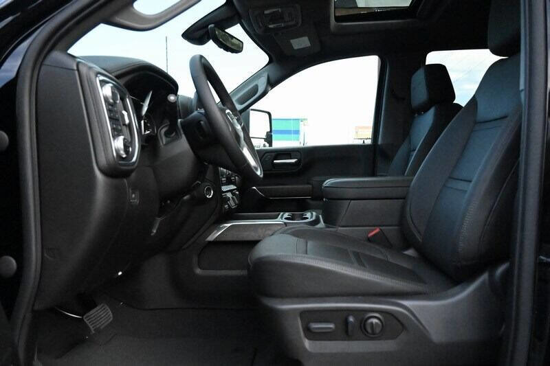 Used 2022 GMC Sierra 3500 Denali w/ Denali Ultimate Package AWD/4WD image 31