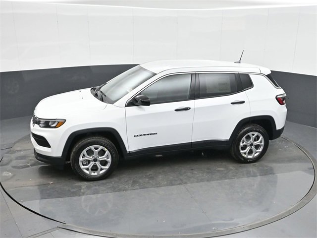 Used 2025 Jeep Compass Sport image 34