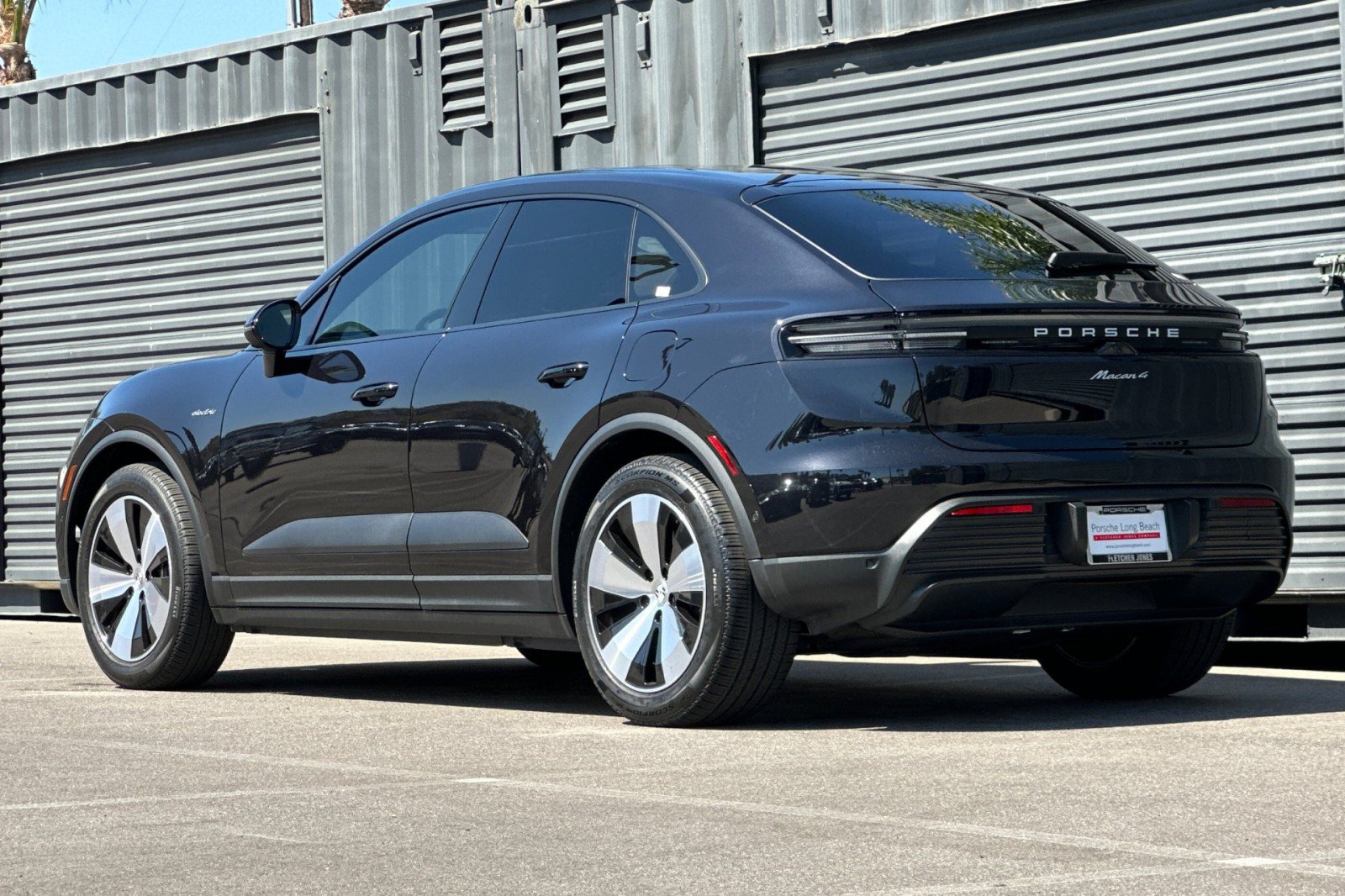 Certified 2024 Porsche Macan 4 Electric AWD/4WD image 3
