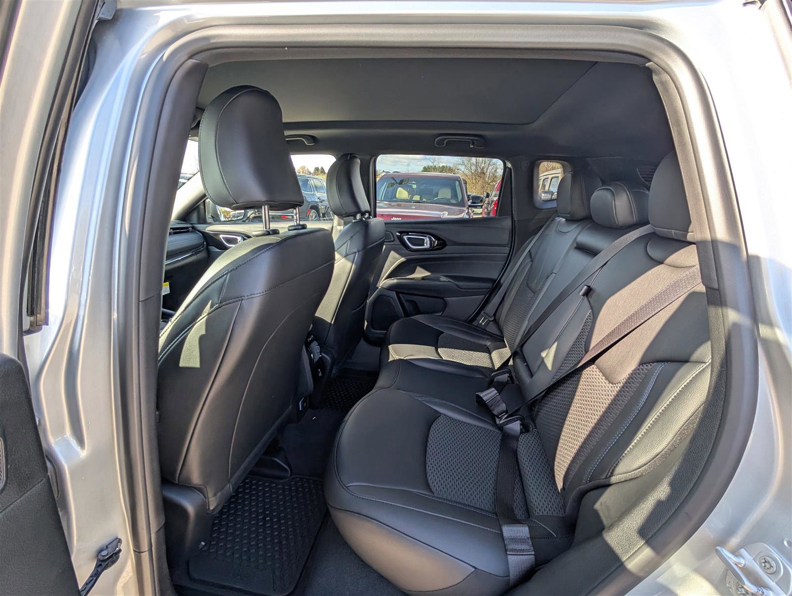 New 2025 Jeep Compass Latitude w/ Sun & Sound Group AWD/4WD image 8