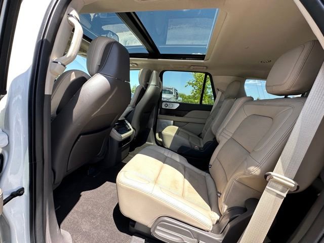 Used 2022 Lincoln Navigator Reserve image 17