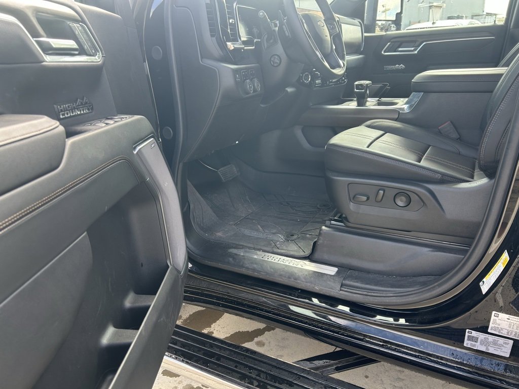 Used 2025 Chevrolet Silverado 1500 High Country w/ High Country Premium Package image 4