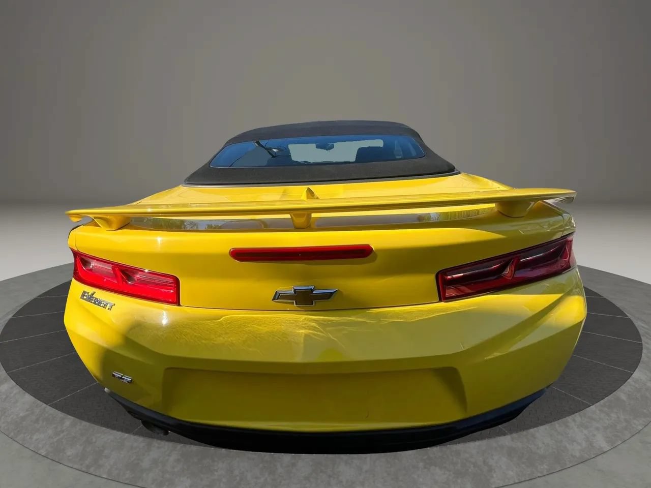Used 2018 Chevrolet Camaro LT w/ RS Package RWD image 6