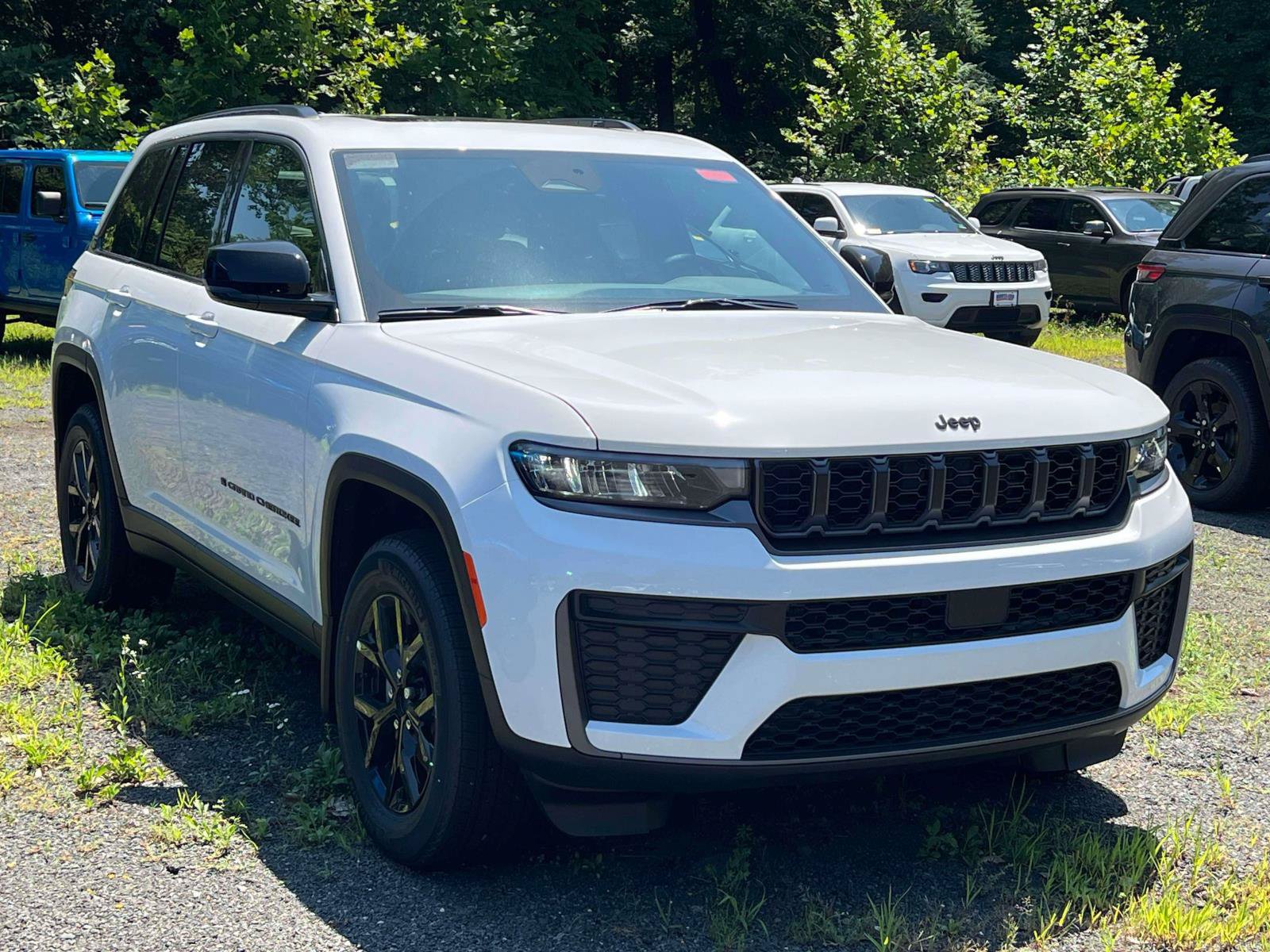 New 2026 Jeep Grand Cherokee Altitude AWD/4WD image 4