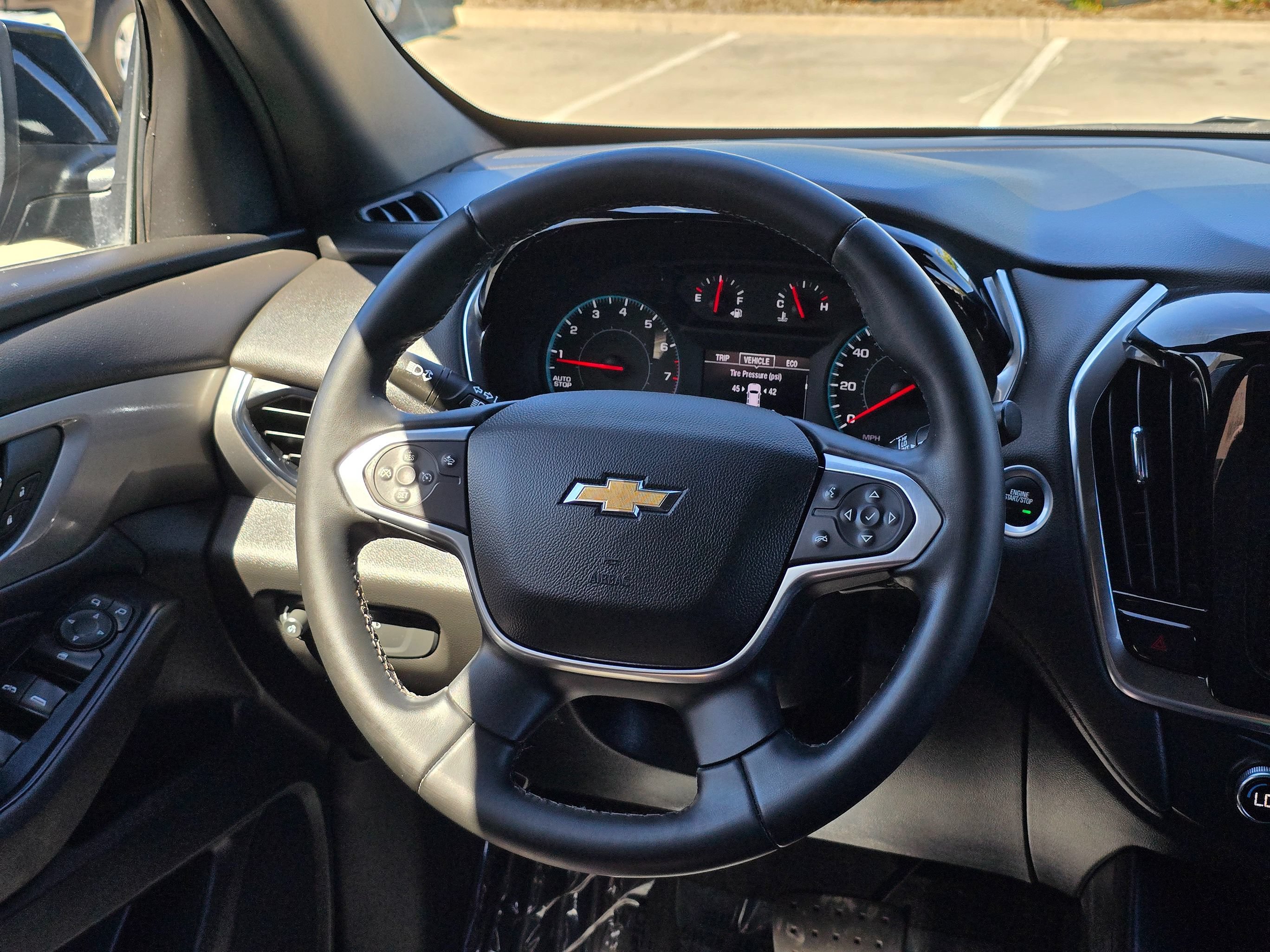 Used 2023 Chevrolet Traverse LT FWD image 27