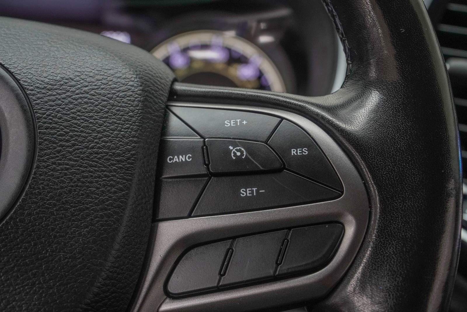 Used 2019 Jeep Cherokee Limited AWD/4WD image 32