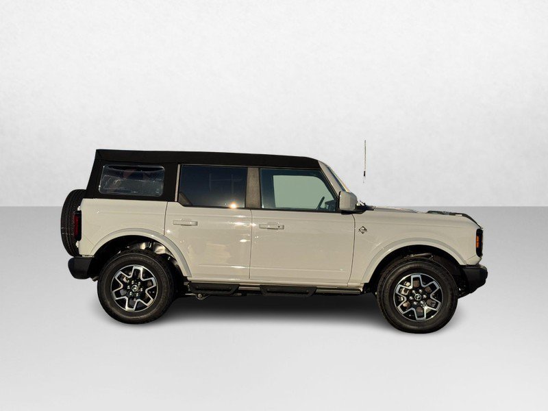Used 2024 Ford Bronco Outer Banks image 2