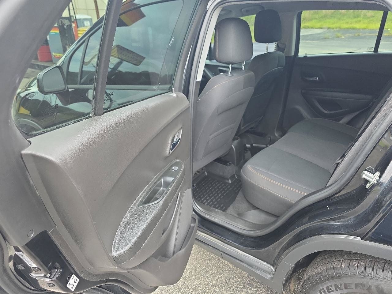 Used 2018 Chevrolet Trax LS FWD image 8