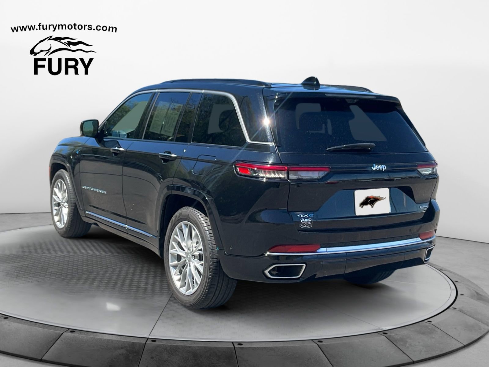 Used 2024 Jeep Grand Cherokee Summit w/ Advanced Protech Group IV AWD/4WD image 5