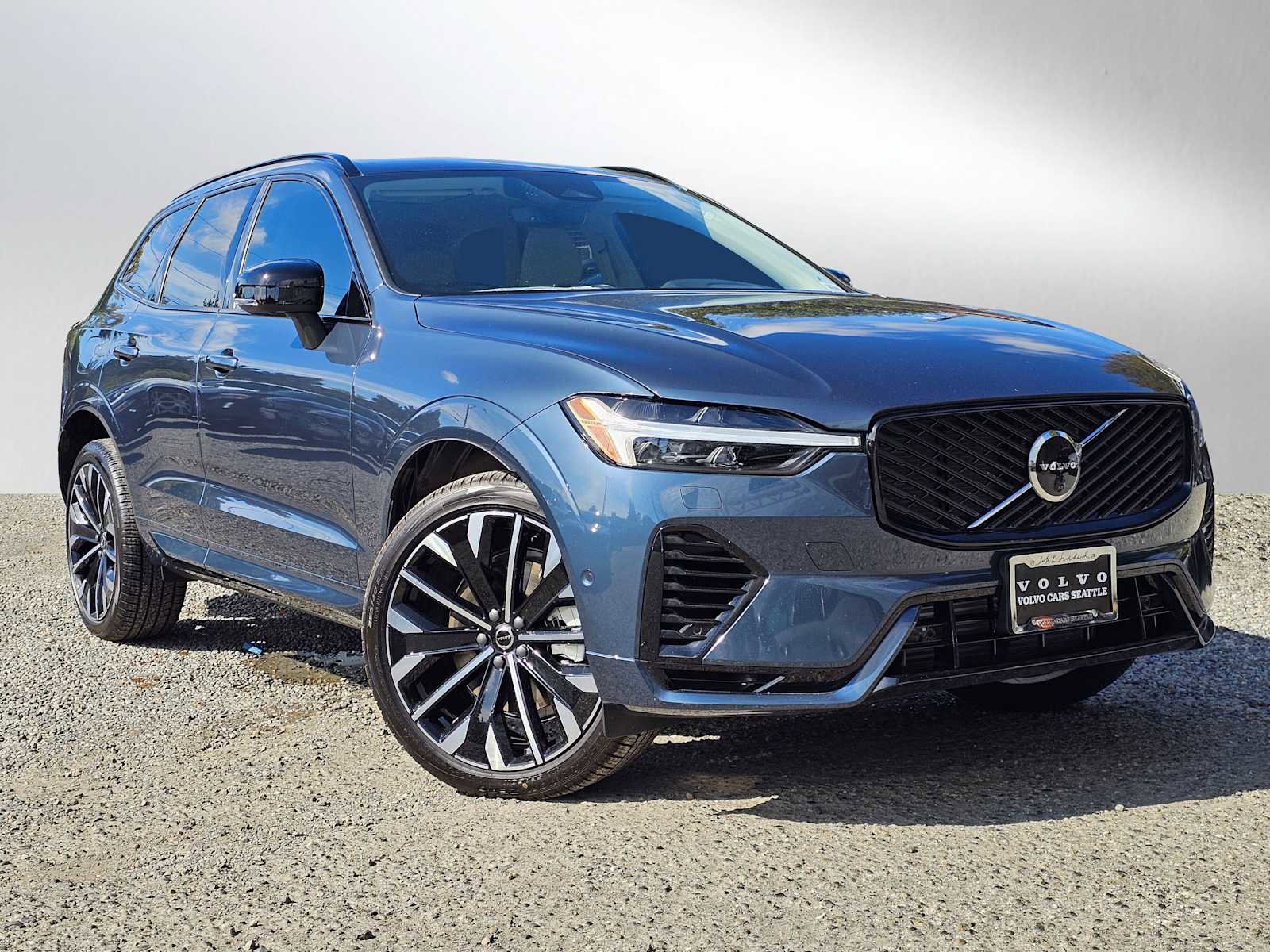 New 2026 Volvo XC60 T8 Ultra w/ Protection Package Premier image 1