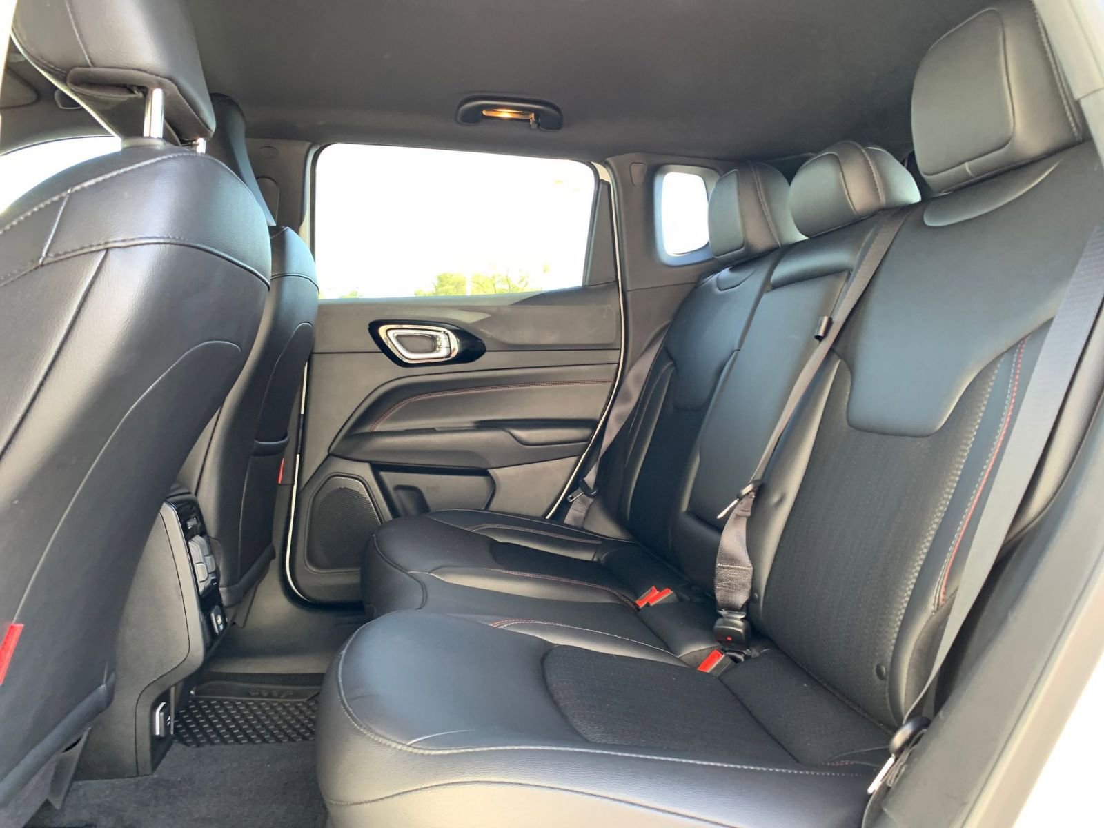 Used 2025 Jeep Compass Trailhawk image 24