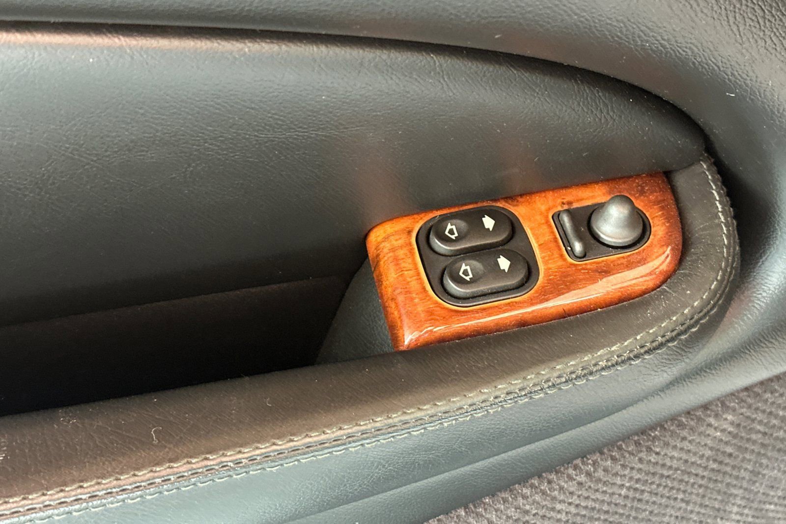 Used 2002 Jaguar XK8 Convertible RWD image 11