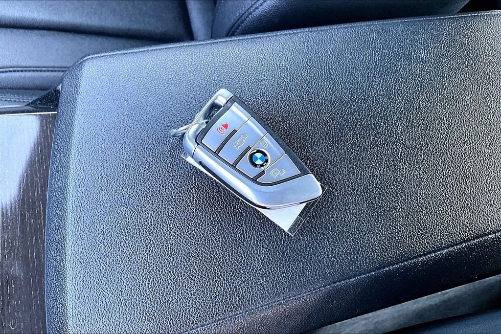 Used 2019 BMW 330i xDrive Sedan w/ Driving Assistance Package AWD/4WD image 35