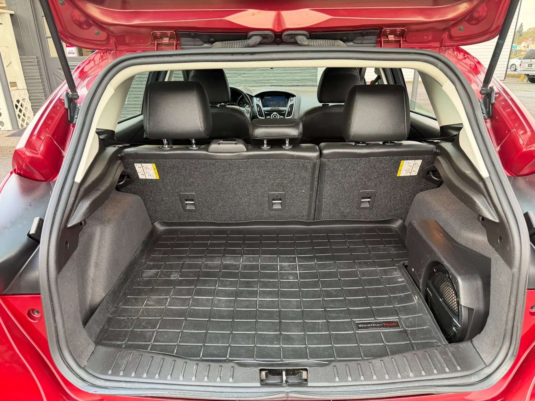 Used 2016 Ford Focus Titanium FWD image 19