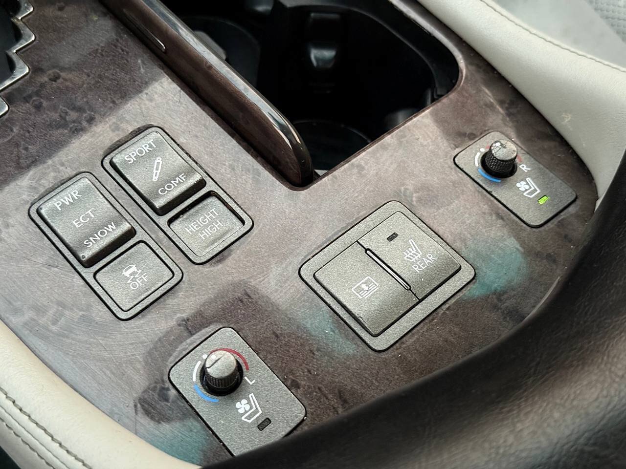 Used 2010 Lexus LS 460 AWD w/ Luxury Value Edition image 26