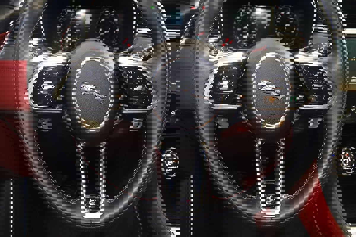 Used 2024 Jaguar F-PACE SVR image 68