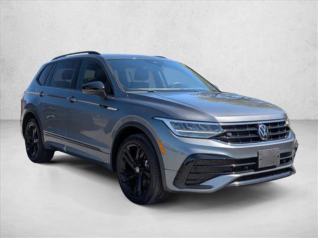 Used 2023 Volkswagen Tiguan SE R-Line image 3