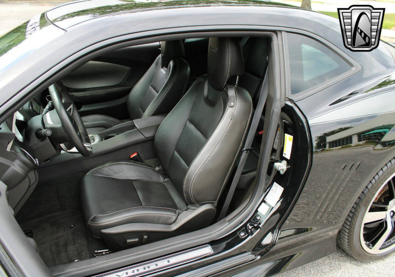 Used 2011 Chevrolet Camaro SS w/ RS Package image 18