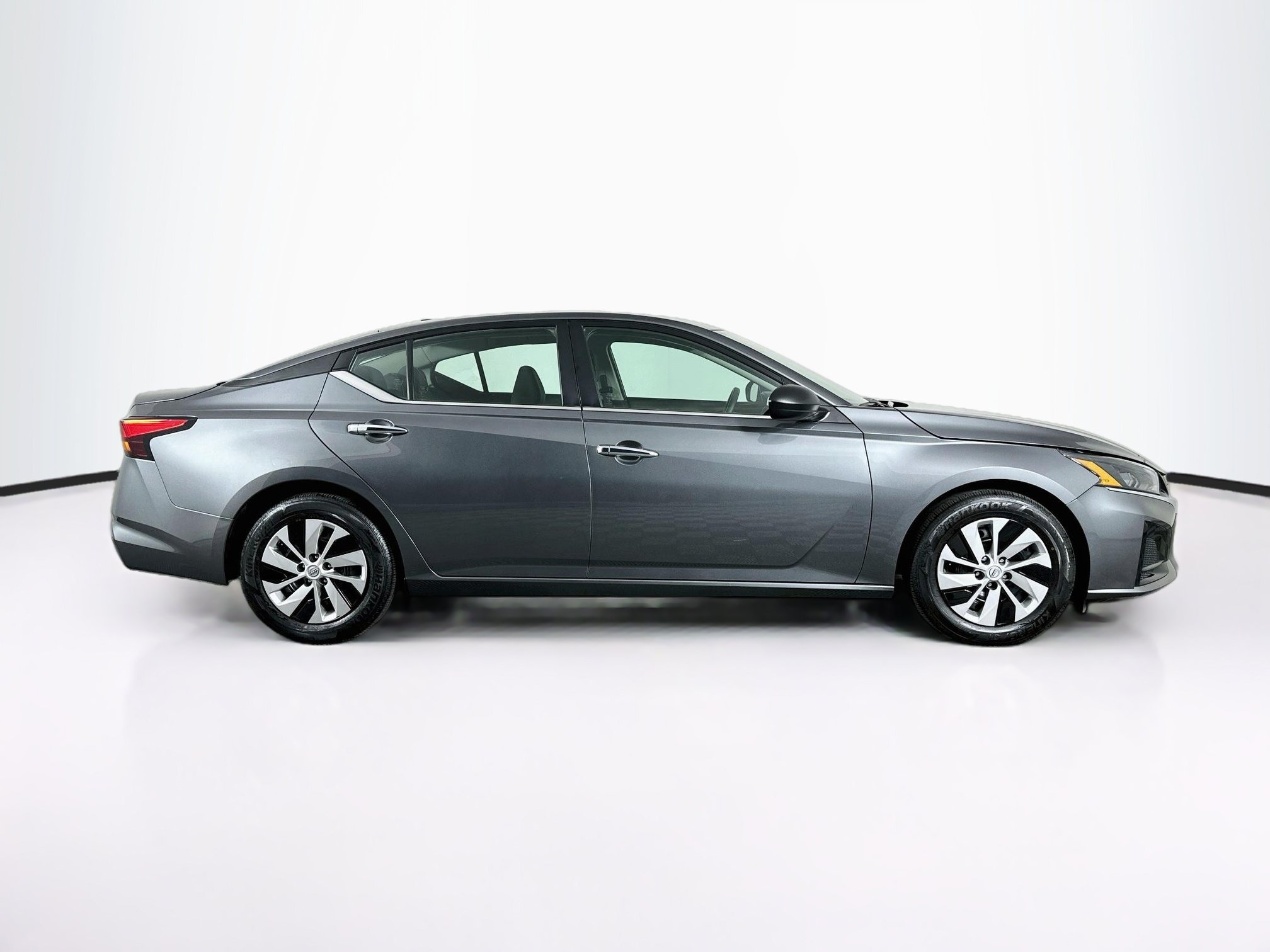 Used 2025 Nissan Altima 2.5 S FWD image 10