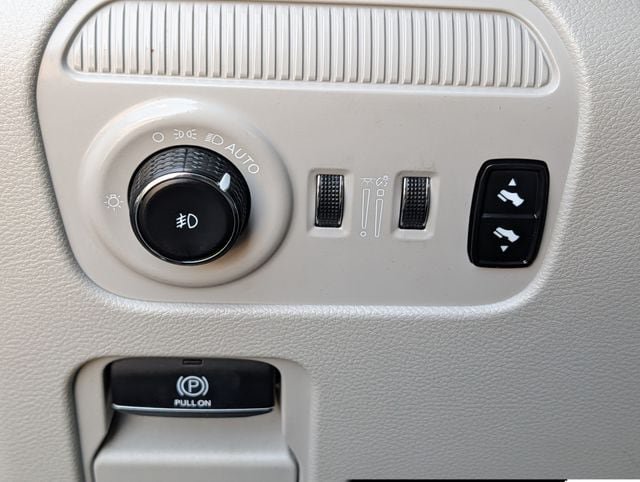 Used 2024 Jeep Wagoneer L Series III AWD/4WD image 19