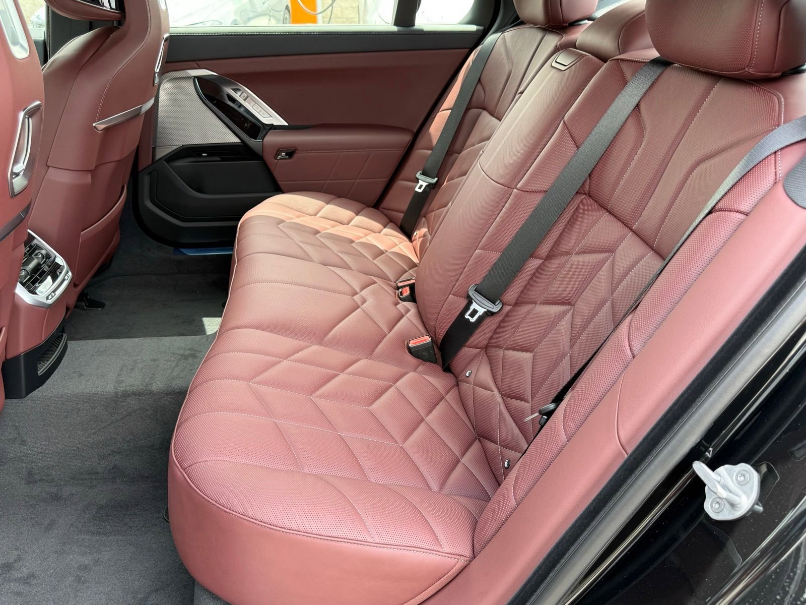 New 2026 BMW 750e xDrive AWD/4WD image 31