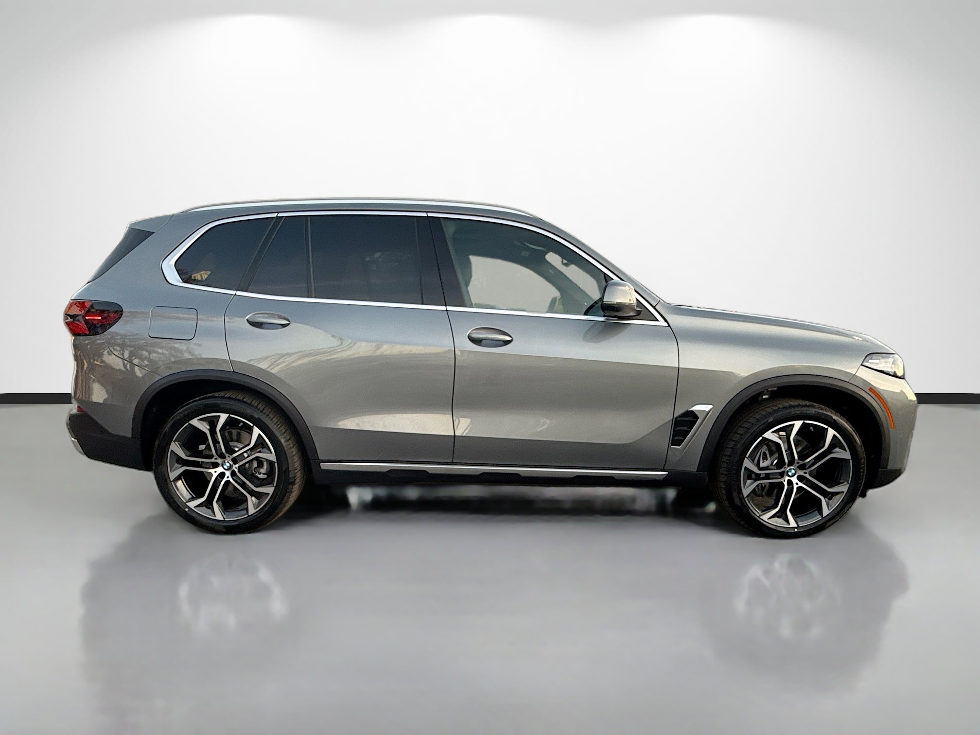 New 2026 BMW X5 sDrive40i w/ Parking Assistance Package image 2