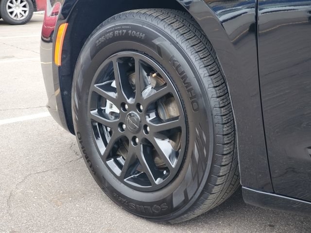 Used 2024 Chrysler Pacifica Touring-L FWD image 33