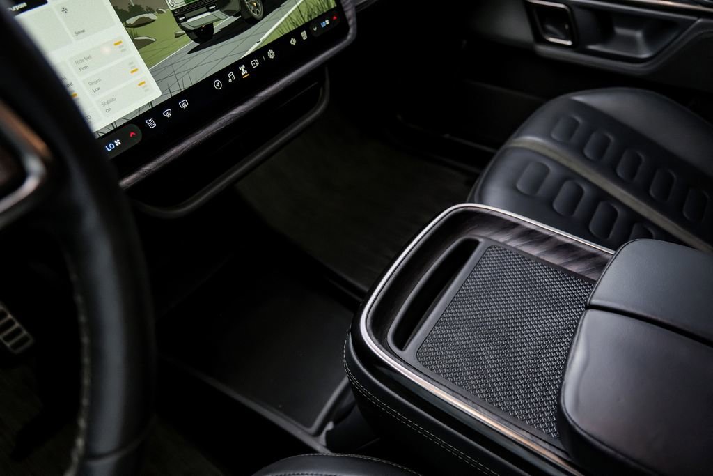 Used 2022 Rivian R1T Adventure image 24