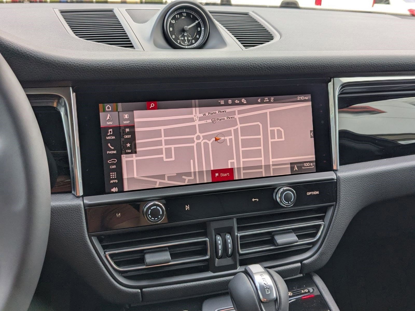 Certified 2026 Porsche Macan AWD/4WD image 17