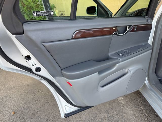 Used 2002 Cadillac De Ville DTS w/ Premium Equipment Pkg image 37