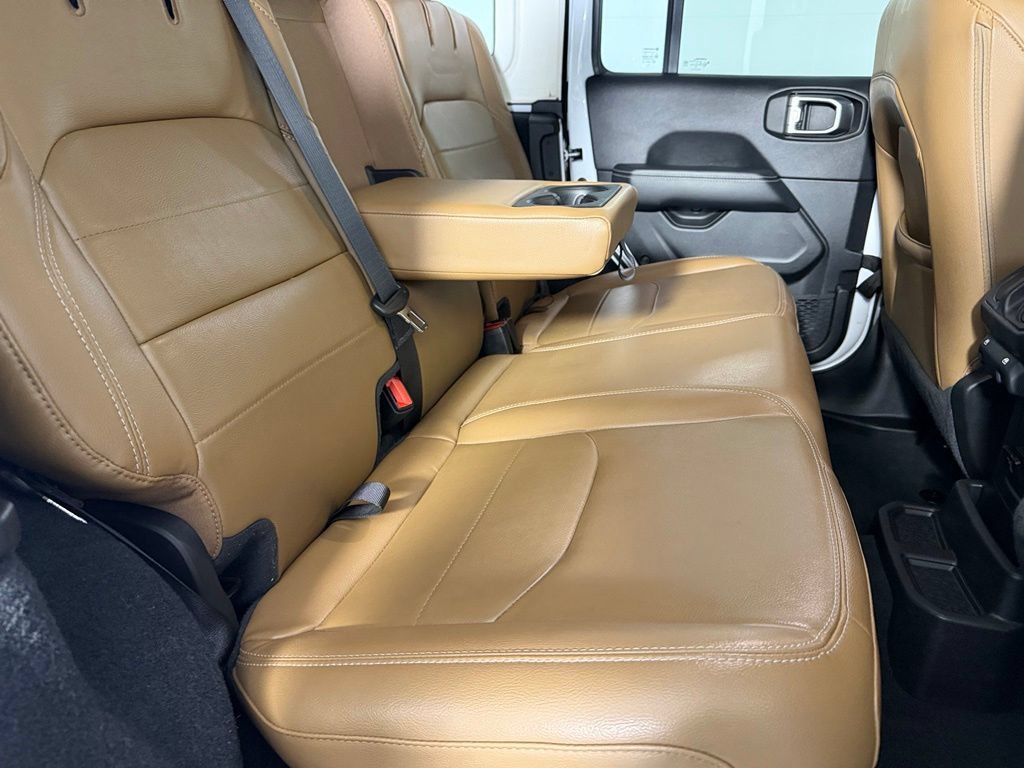 Used 2022 Jeep Wrangler Unlimited Sahara w/ Cold Weather Group AWD/4WD image 31