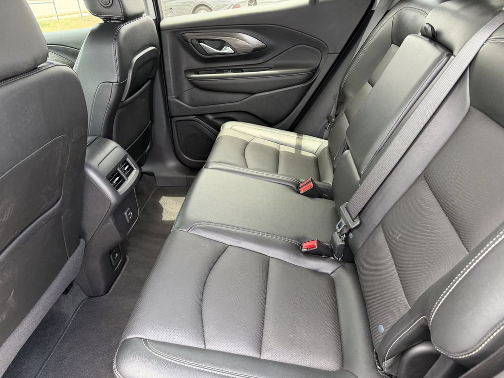 Used 2023 GMC Terrain SLT w/ Infotainment Package II FWD image 9