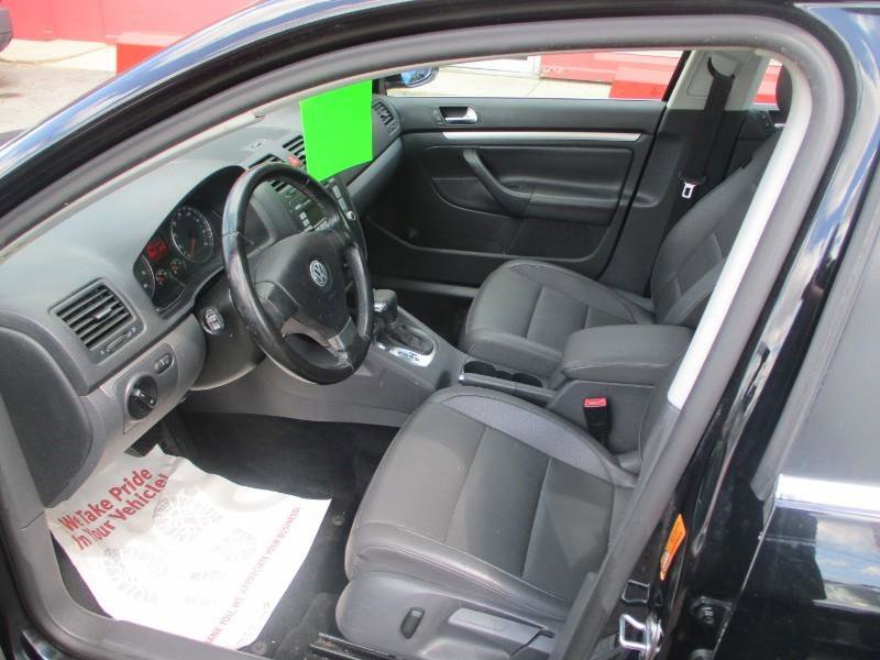 Used 2009 Volkswagen Jetta SE FWD image 11