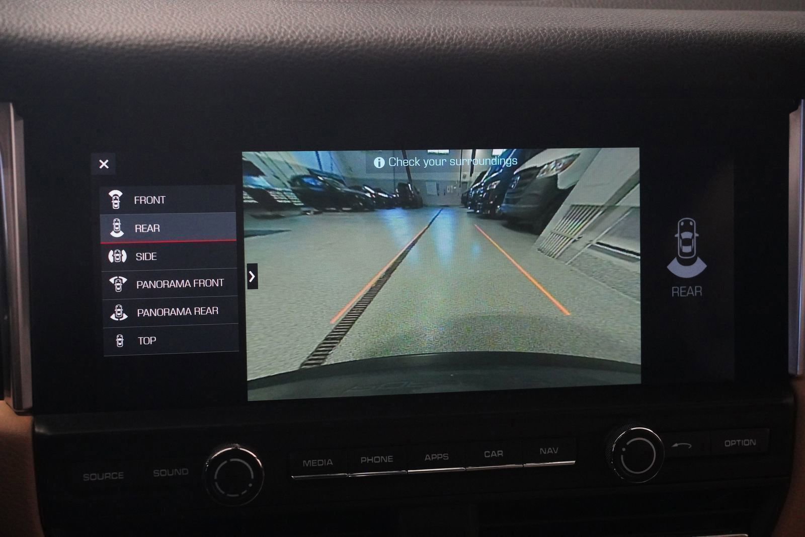 Used 2021 Porsche Macan image 25