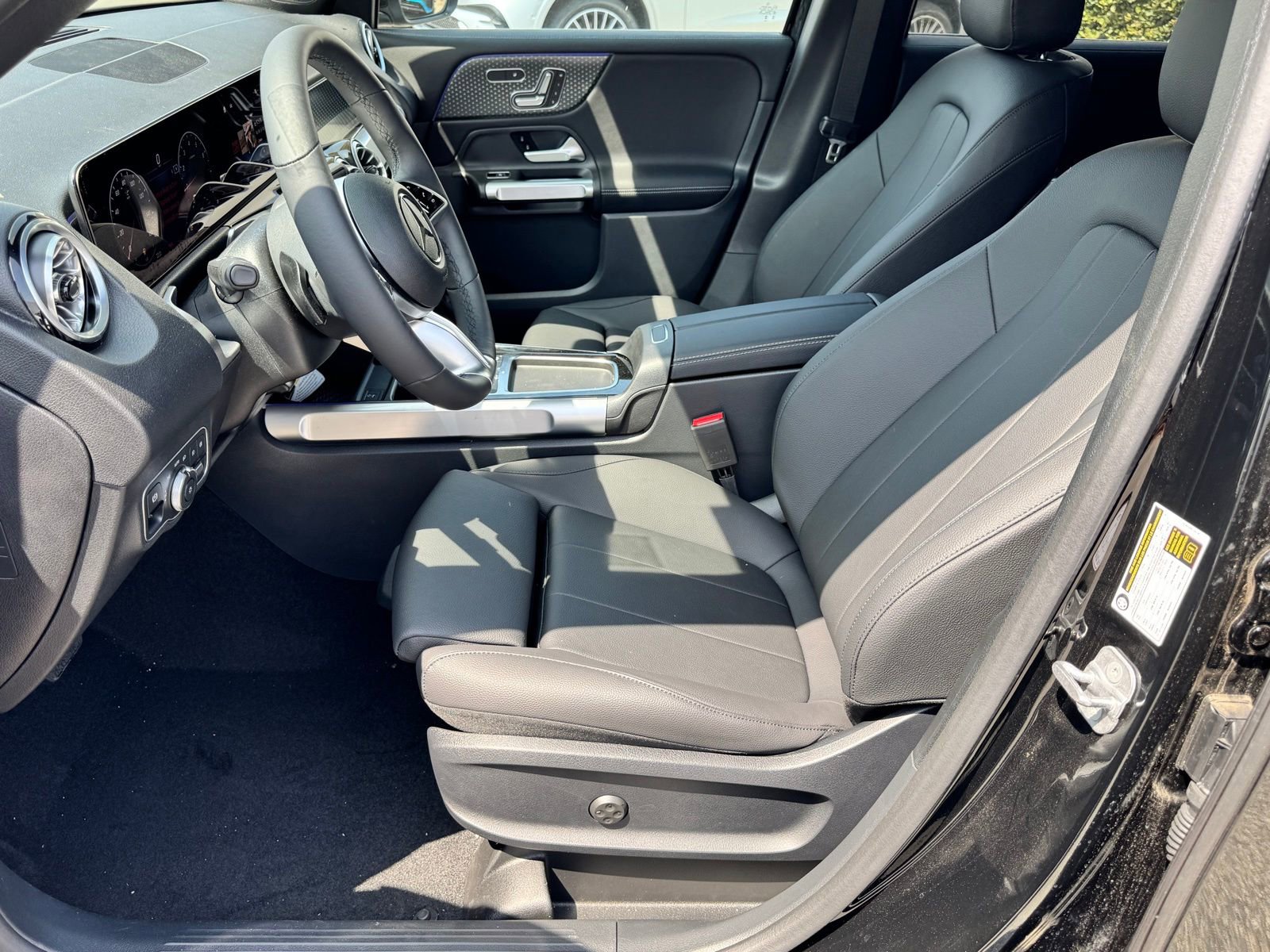 New 2025 Mercedes-Benz GLB 250 image 19