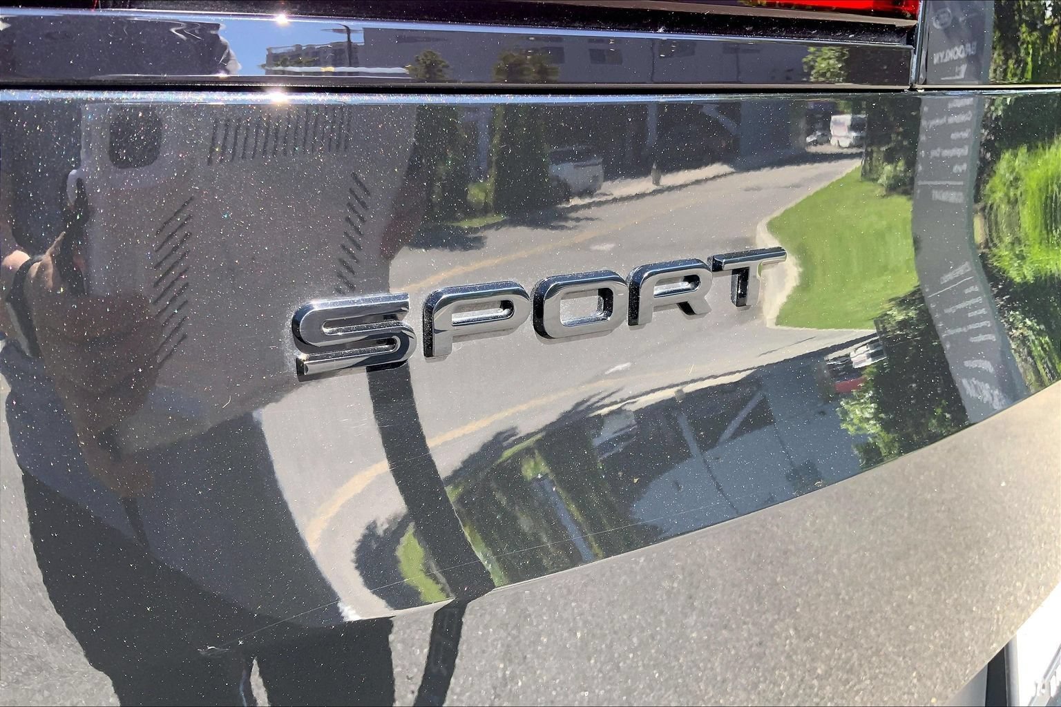 Certified 2025 Land Rover Range Rover Sport SE AWD/4WD image 9