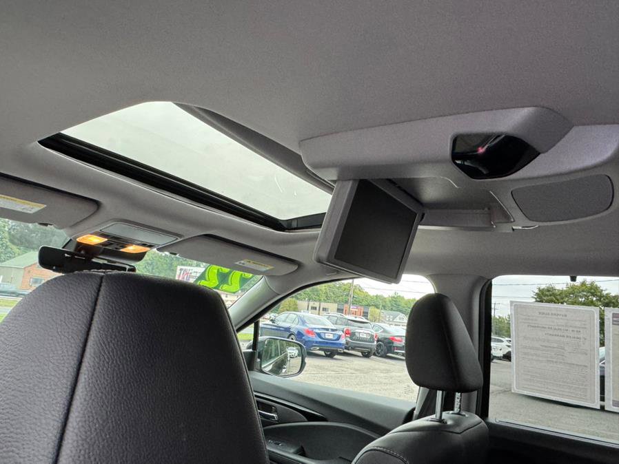 Used 2022 Honda Pilot Touring image 16