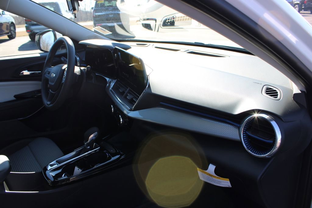 New 2026 Chevrolet Trax LT w/ Sunroof Package image 26