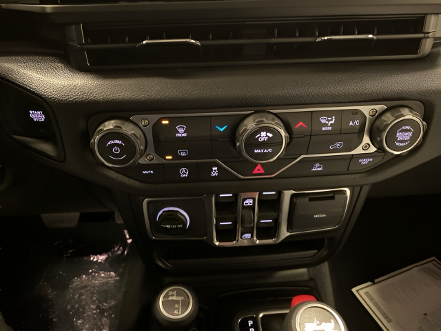 Used 2026 Jeep Wrangler Unlimited Sport AWD/4WD image 12