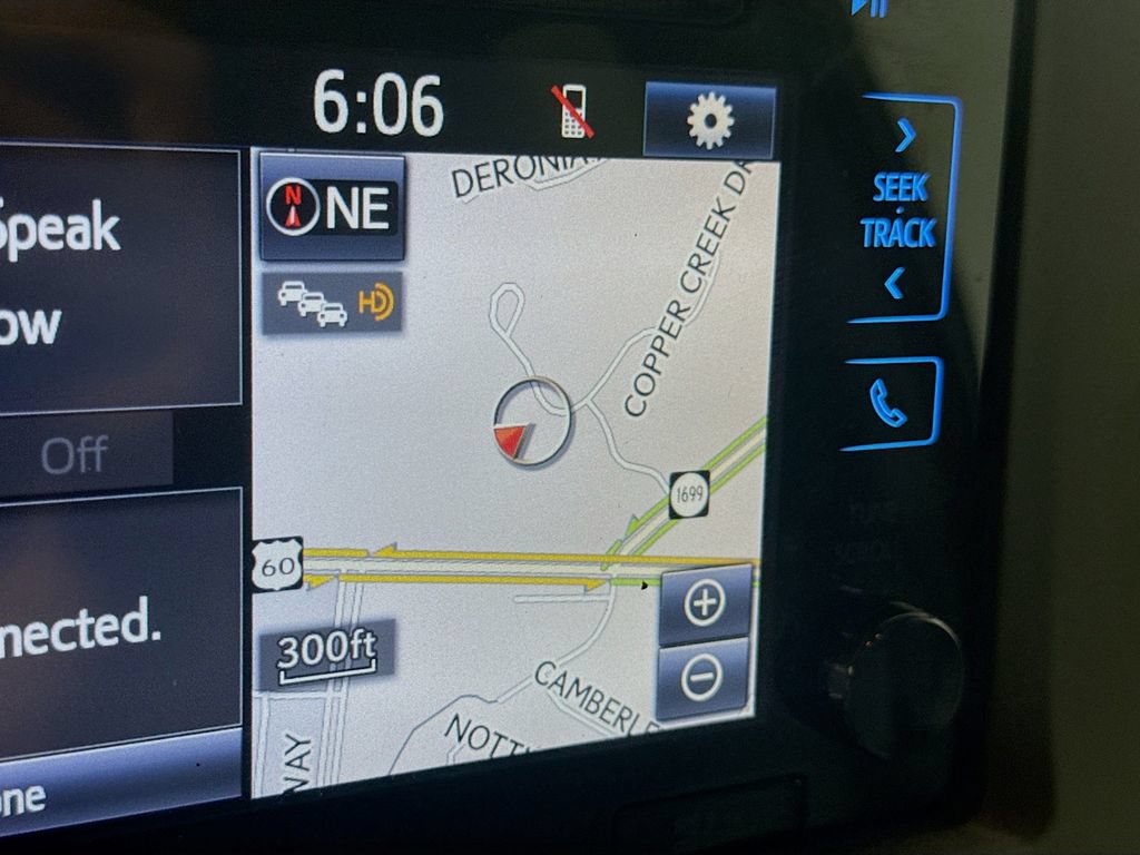 Used 2017 Toyota Sienna XLE w/ XLE Navigation Package FWD image 14