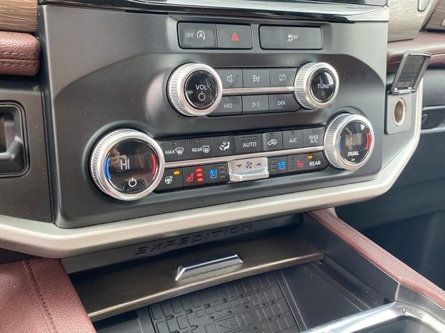 Used 2024 Ford Expedition Limited image 12