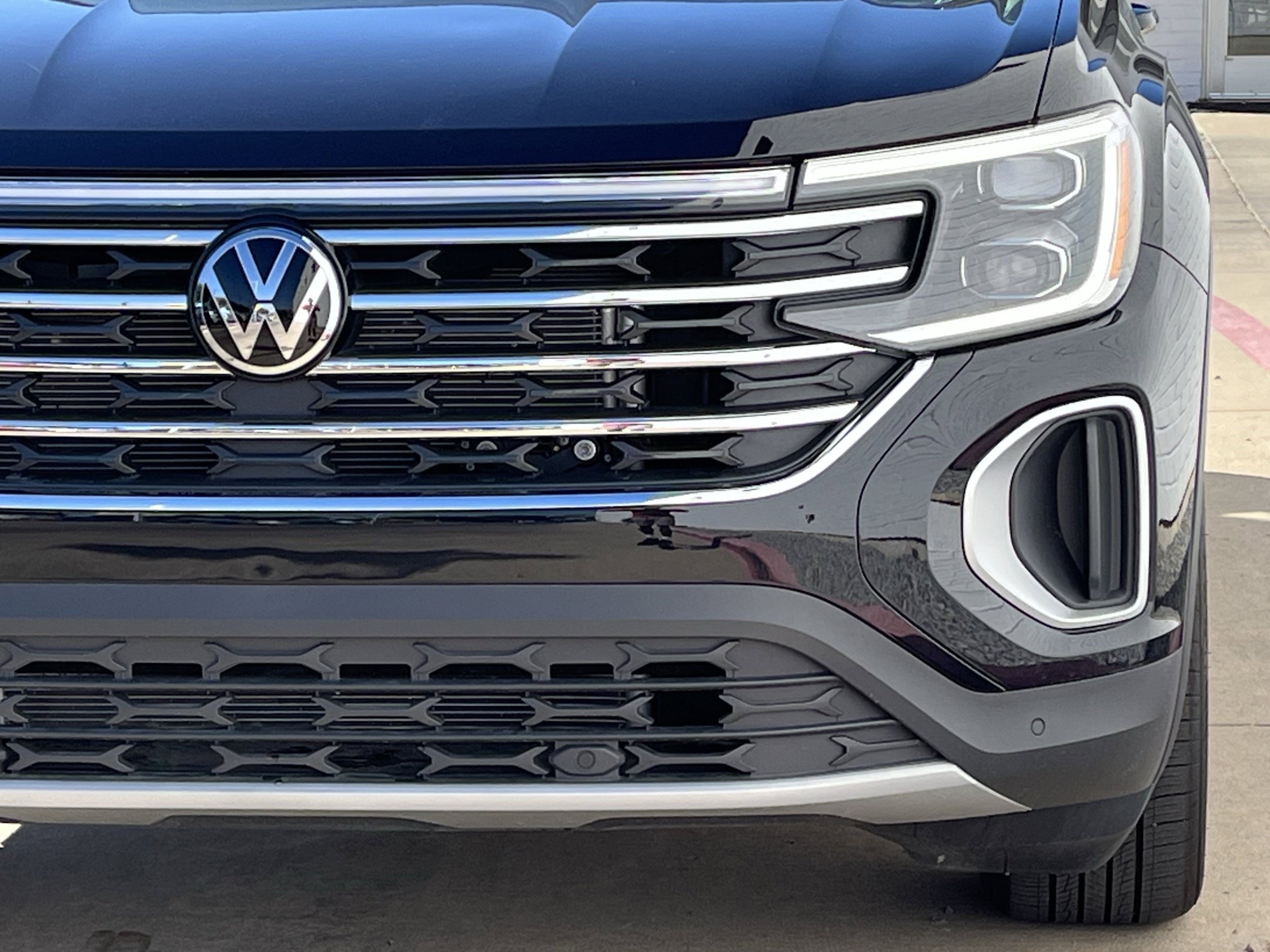 Certified 2026 Volkswagen Atlas SE FWD image 9