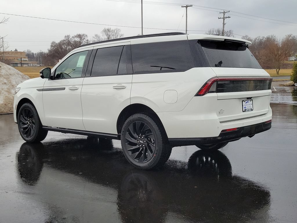 New 2026 Lincoln Navigator Reserve w/ Jet Appearance Package AWD/4WD image 4